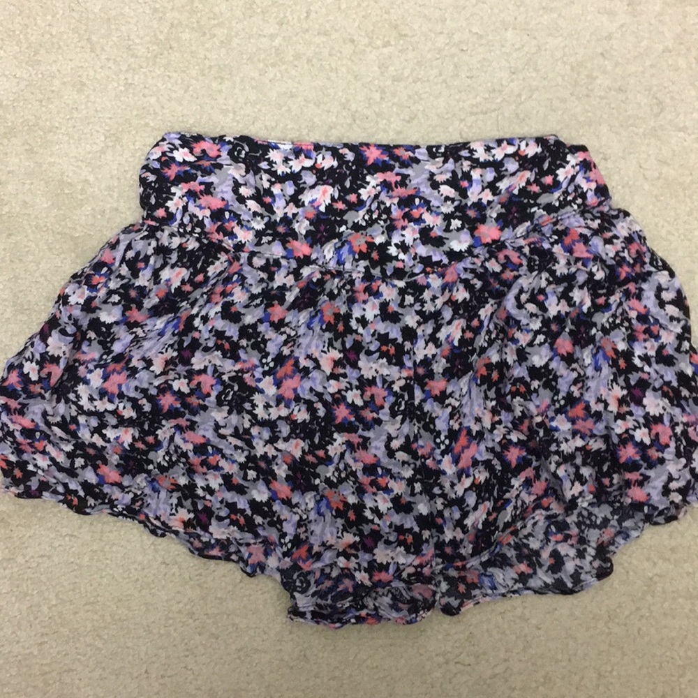 american eagle flowy shorts